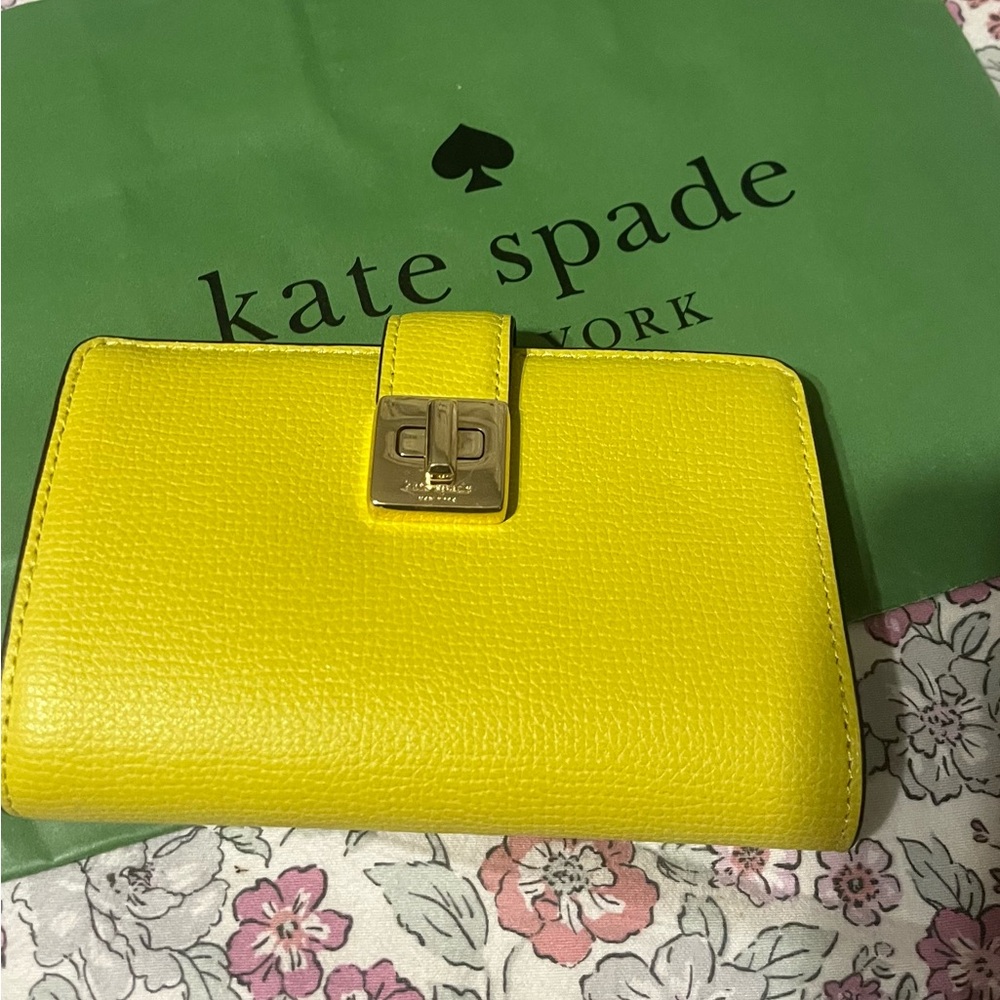 Kate Spade Yellow Wallet with Turn-Lock Closure NEW w TAGS - Picture 2 of 6